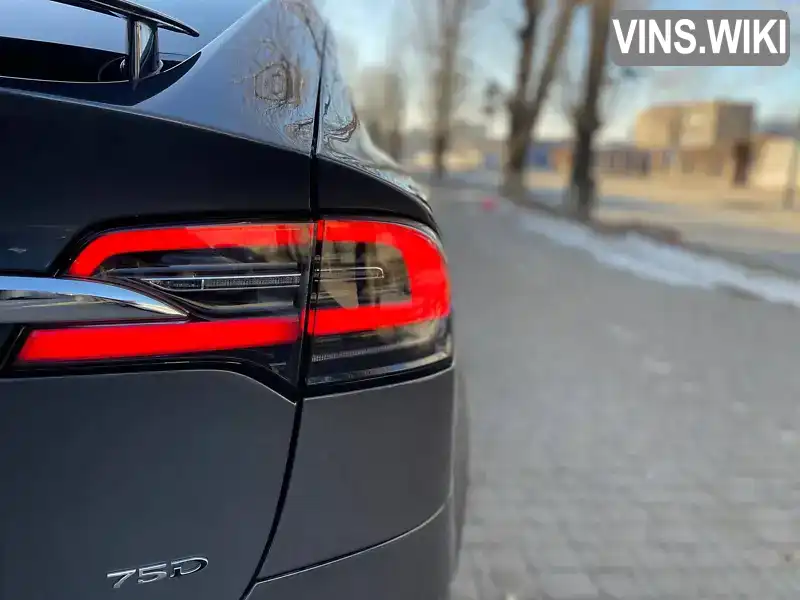 5YJXCCE22JF131922 Tesla Model X 2018 Позашляховик / Кросовер  Фото 3