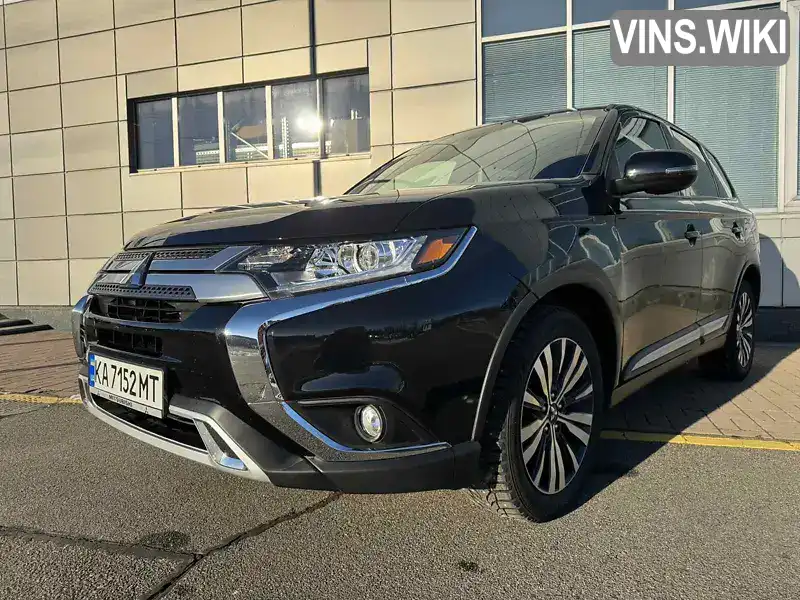 Позашляховик / Кросовер Mitsubishi Outlander 2019 2.36 л. Варіатор обл. Київська, Київ - Фото 1/21