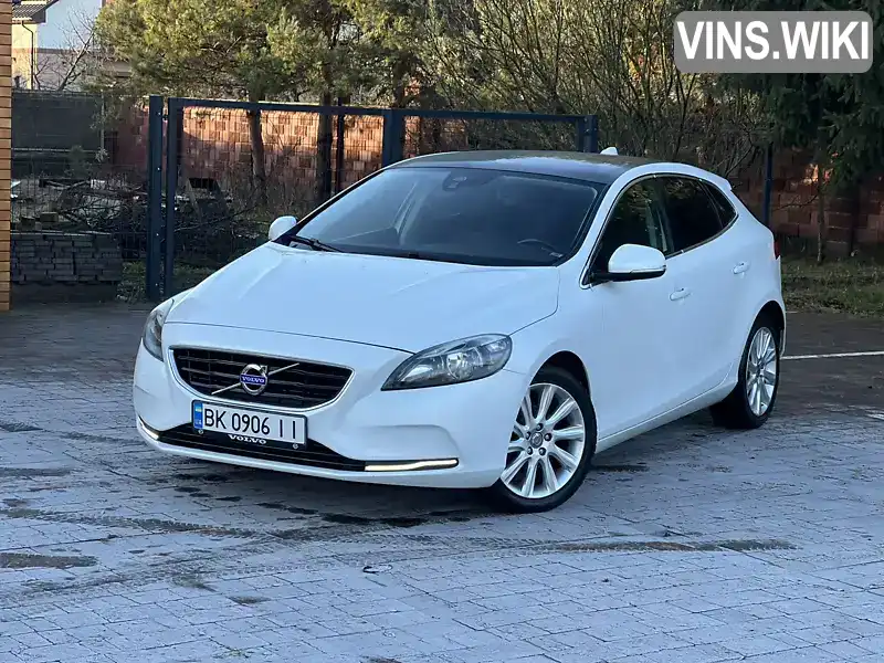 Хэтчбек Volvo V40 2013 1.6 л. Ручная / Механика обл. Ровенская, Ровно - Фото 1/21