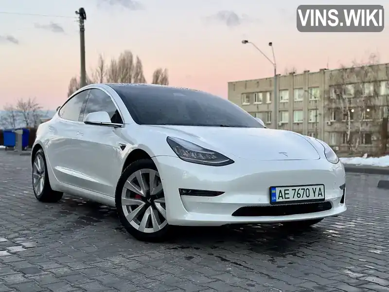 Седан Tesla Model 3 2019 null_content л. обл. Дніпропетровська, Кам'янське (Дніпродзержинськ) - Фото 1/20