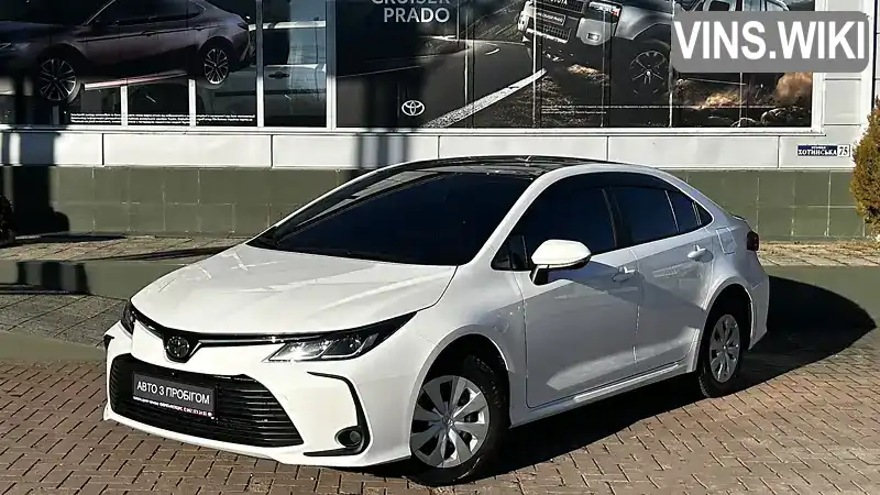 Седан Toyota Corolla 2022 1.6 л. Автомат обл. Чернівецька, Чернівці - Фото 1/21