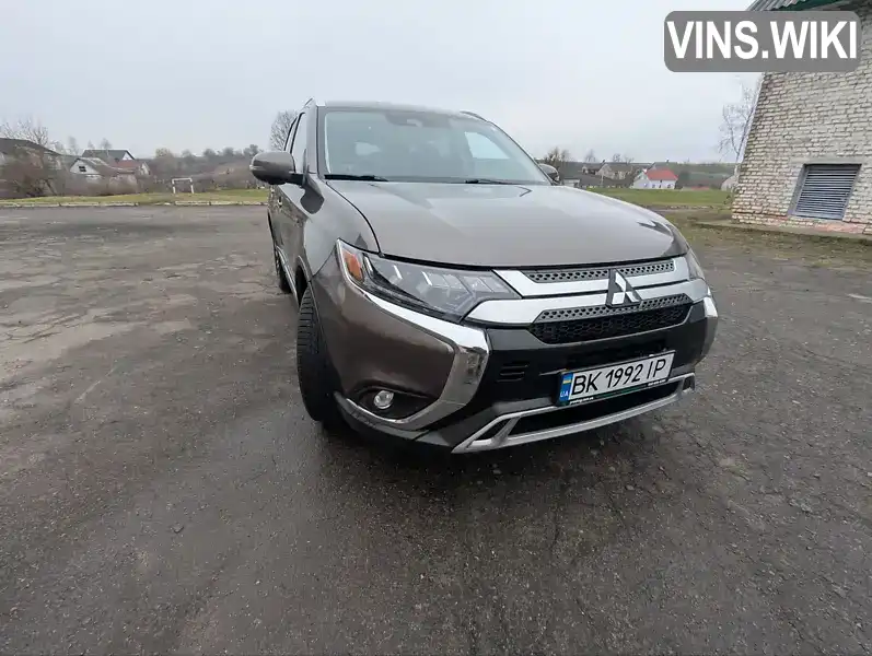 Позашляховик / Кросовер Mitsubishi Outlander 2020 3 л. Автомат обл. Рівненська, Рівне - Фото 1/21