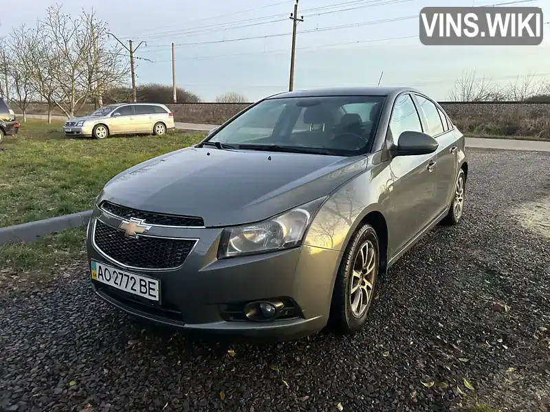 Седан Chevrolet Cruze 2011 1.8 л. Ручна / Механіка обл. Закарпатська, Ужгород - Фото 1/14