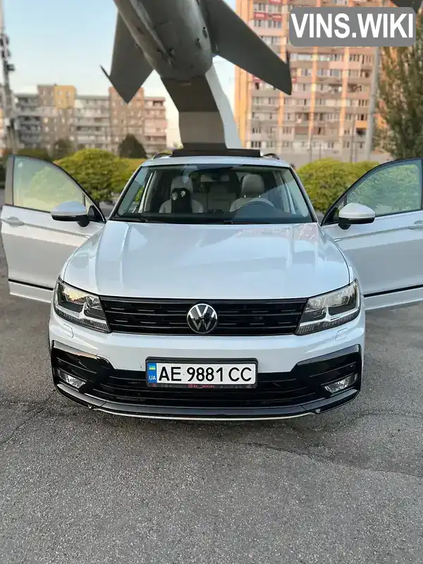 3VV3B7AX6JM052843 Volkswagen Tiguan 2017 Позашляховик / Кросовер 1.98 л. Фото 1