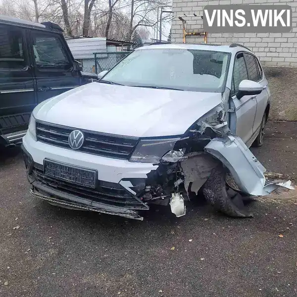 3VV3B7AX6JM052843 Volkswagen Tiguan 2017 Позашляховик / Кросовер 1.98 л. Фото 2