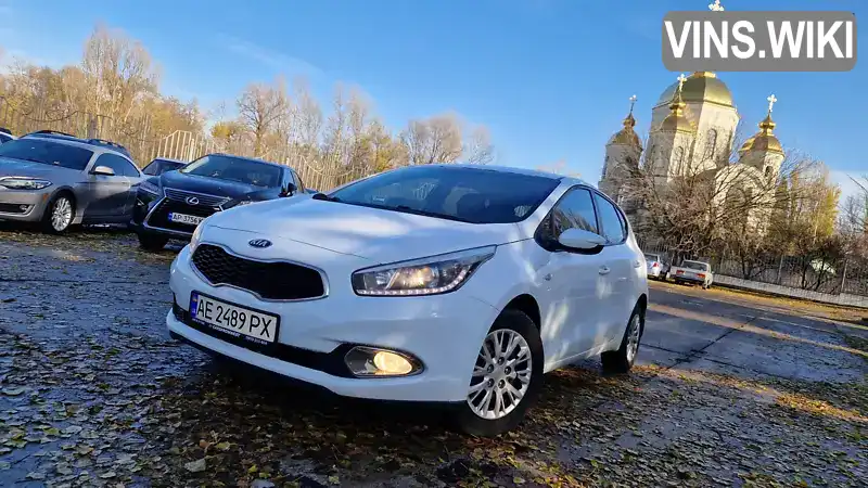 Хетчбек Kia Ceed 2015 1.4 л. Ручна / Механіка обл. Дніпропетровська, Дніпро (Дніпропетровськ) - Фото 1/21