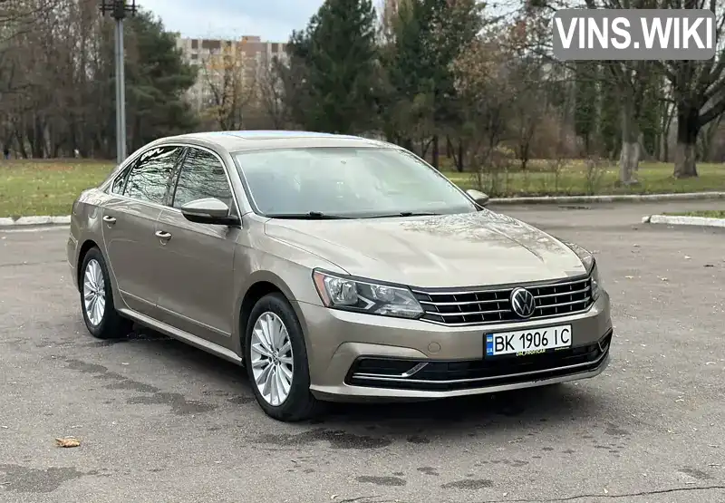 Седан Volkswagen Passat 2015 1.8 л. Автомат обл. Ровенская, Ровно - Фото 1/21