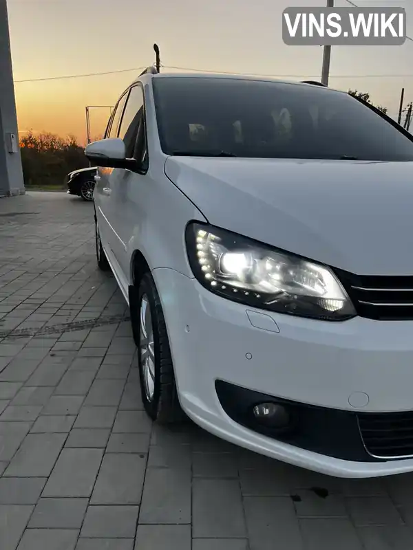 Мінівен Volkswagen Touran 2011 2 л. Автомат обл. Закарпатська, Виноградів - Фото 1/21