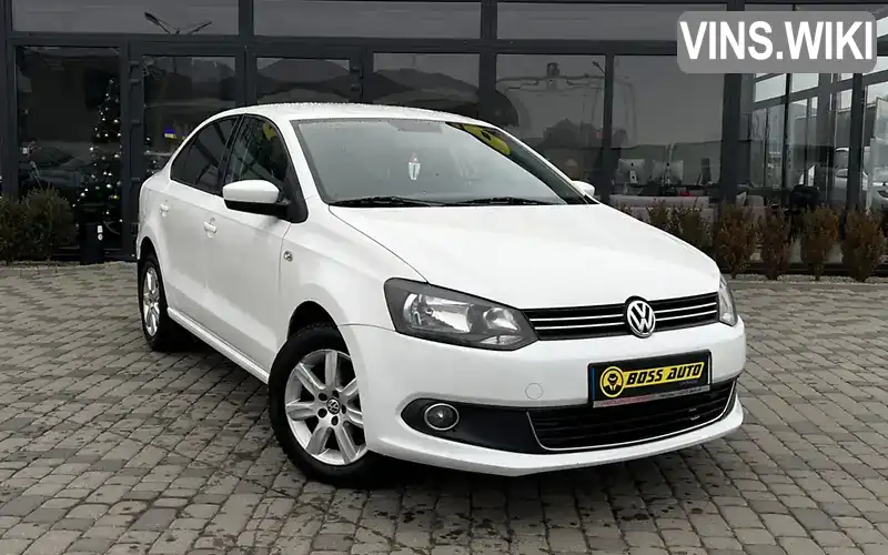 Седан Volkswagen Polo 2013 1.6 л. Ручна / Механіка обл. Закарпатська, Мукачево - Фото 1/21