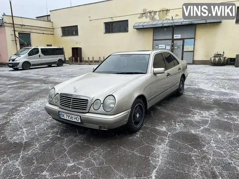 Седан Mercedes-Benz E-Class 1997 2 л. Автомат обл. Рівненська, Рівне - Фото 1/12