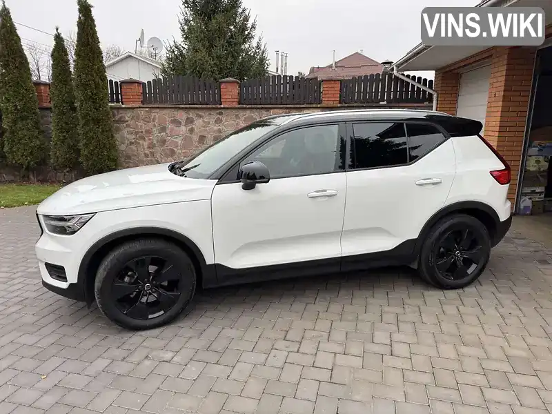 Позашляховик / Кросовер Volvo XC40 2020 1.6 л. Автомат обл. Житомирська, Житомир - Фото 1/8