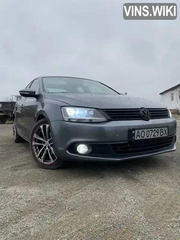 Седан Volkswagen Jetta 2011 1.6 л. Ручна / Механіка обл. Закарпатська, Виноградів - Фото 1/21