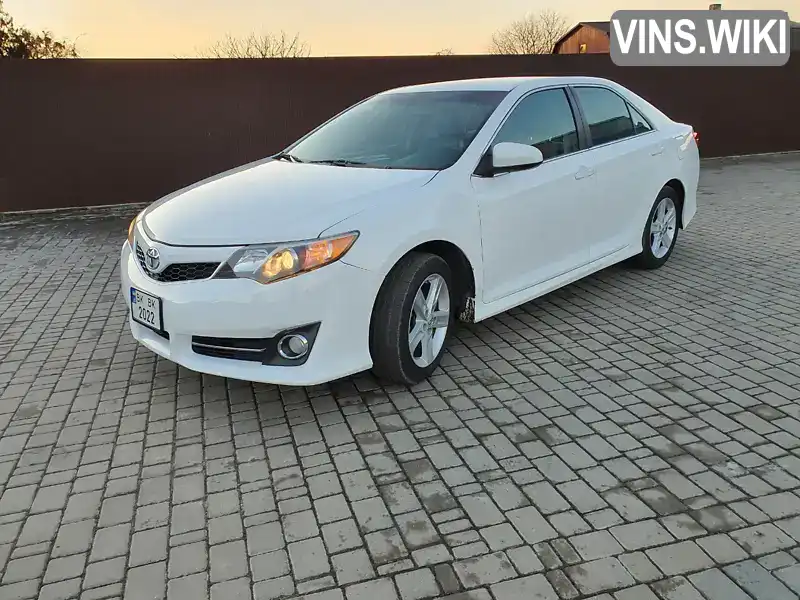 Седан Toyota Camry 2012 2.49 л. Автомат обл. Ровенская, location.city.ozhenyn - Фото 1/21