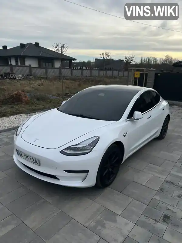 Седан Tesla Model 3 2019 null_content л. Автомат обл. Рівненська, Рівне - Фото 1/11