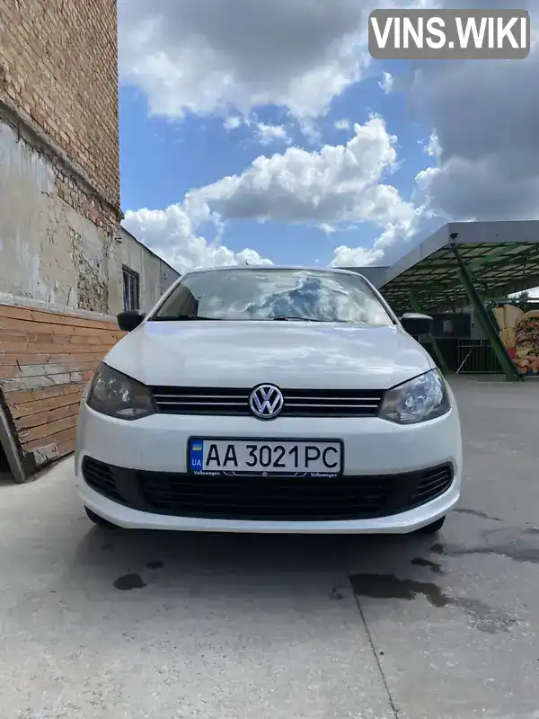 Седан Volkswagen Polo 2013 1.6 л. Ручна / Механіка обл. Чернігівська, Чернігів - Фото 1/4