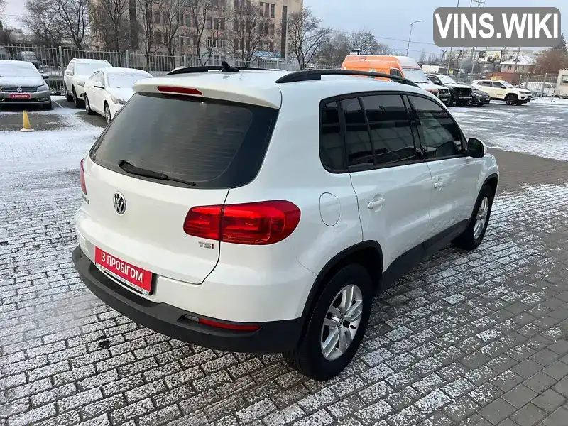 WVGAV7AXXHK039815 Volkswagen Tiguan 2017 Внедорожник / Кроссовер 1.98 л. Фото 2