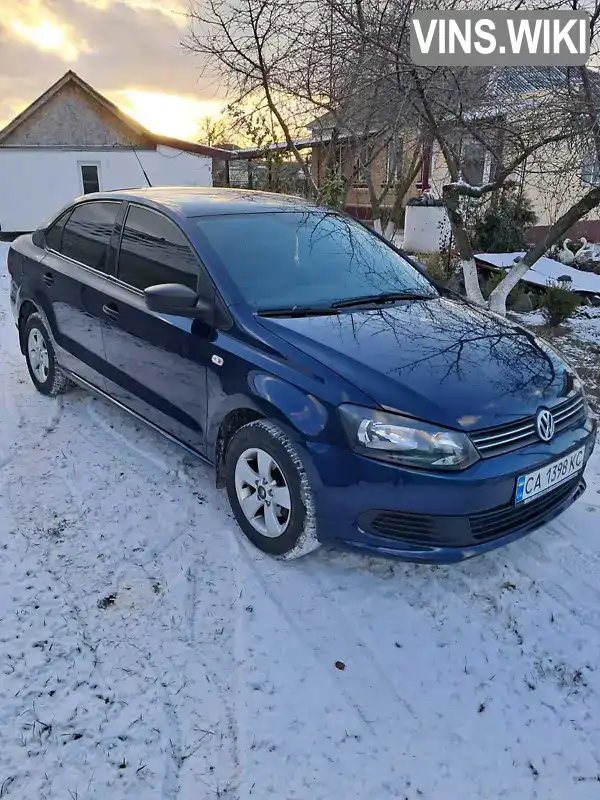 Седан Volkswagen Polo 2013 1.6 л. Ручна / Механіка обл. Черкаська, Черкаси - Фото 1/9