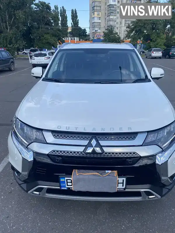 Позашляховик / Кросовер Mitsubishi Outlander 2021 2.36 л. Варіатор обл. Одеська, Одеса - Фото 1/9