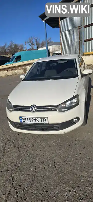 Седан Volkswagen Polo 2013 1.6 л. Автомат обл. Одеська, Одеса - Фото 1/13