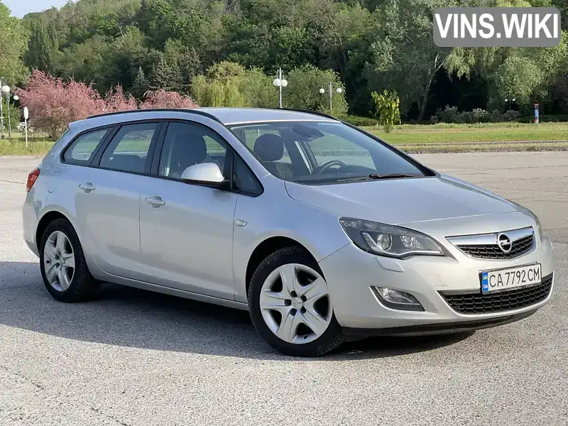 Універсал Opel Astra 2011 2 л. Автомат обл. Черкаська, Канів - Фото 1/14