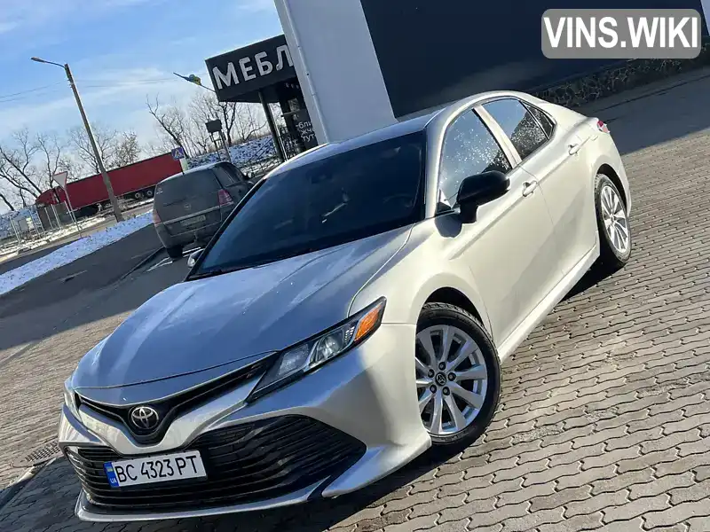 Седан Toyota Camry 2018 2.49 л. Автомат обл. Львовская, Стрый - Фото 1/21