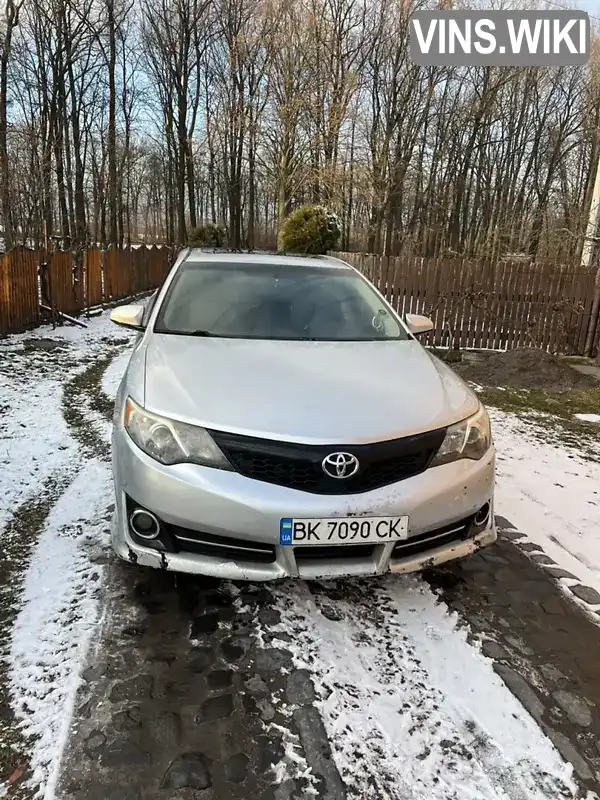 Седан Toyota Camry 2014 2.5 л. Автомат обл. Ровенская, Ровно - Фото 1/13