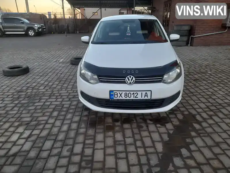 Седан Volkswagen Polo 2012 1.6 л. Ручная / Механика обл. Хмельницкая, Деражня - Фото 1/8