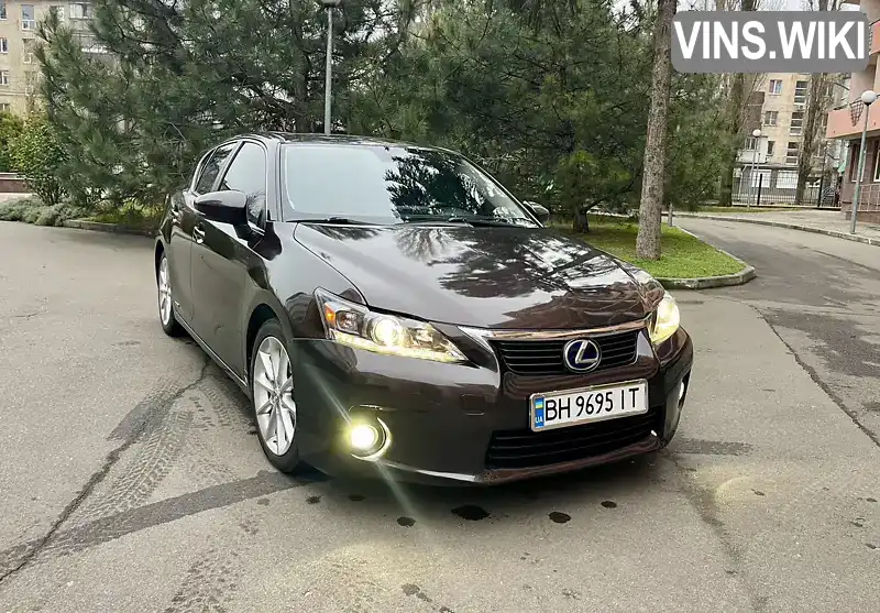 JTHKD5BHXB2019867 Lexus CT 2011 Хетчбек 1.8 л. Фото 1