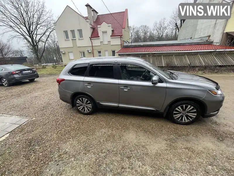 JA4AZ3A32KZ050654 Mitsubishi Outlander 2019 Позашляховик / Кросовер 2.36 л. Фото 1