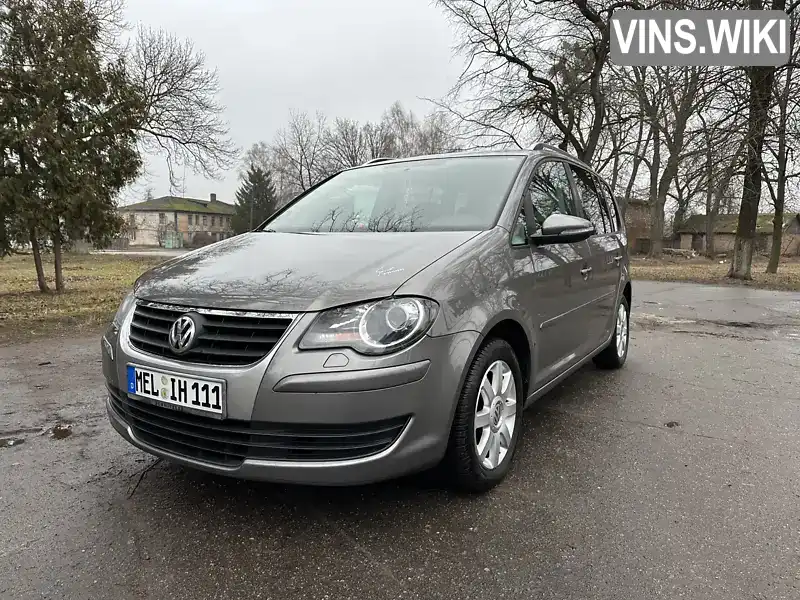 Минивэн Volkswagen Touran 2010 1.6 л. Ручная / Механика обл. Сумская, Лебедин - Фото 1/21