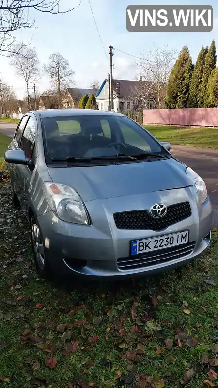 Хетчбек Toyota Yaris 2007 1.3 л. Робот обл. Рівненська, Рівне - Фото 1/13