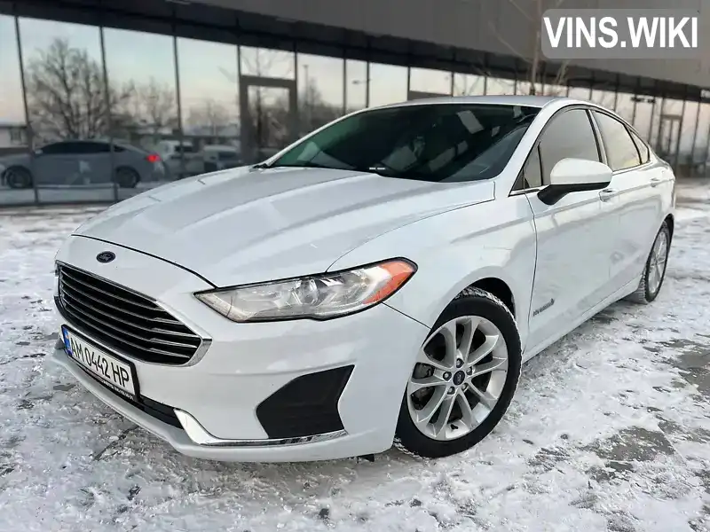 Седан Ford Fusion 2019 2 л. Вариатор обл. Ровенская, Ровно - Фото 1/21