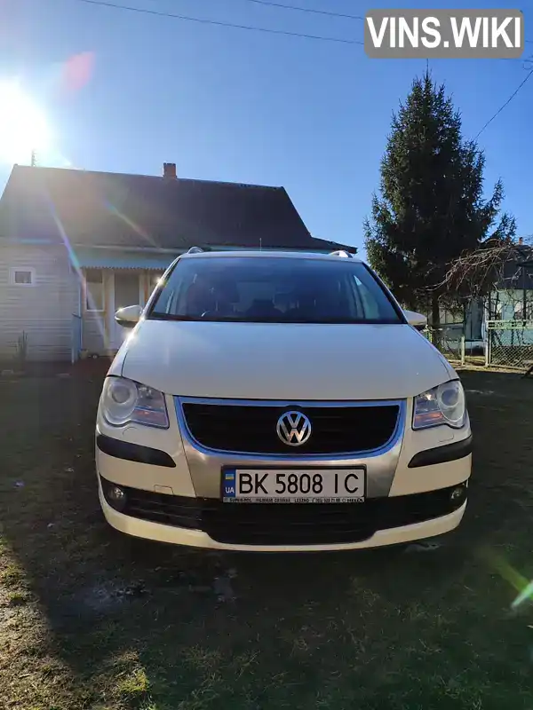 Мікровен Volkswagen Touran 2010 1.9 л. Автомат обл. Рівненська, Рівне - Фото 1/21