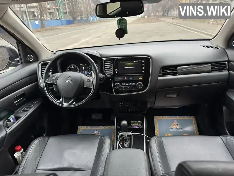 JA4JZ4AX1JZ058882 Mitsubishi Outlander 2018 Позашляховик / Кросовер 3 л. Фото 7