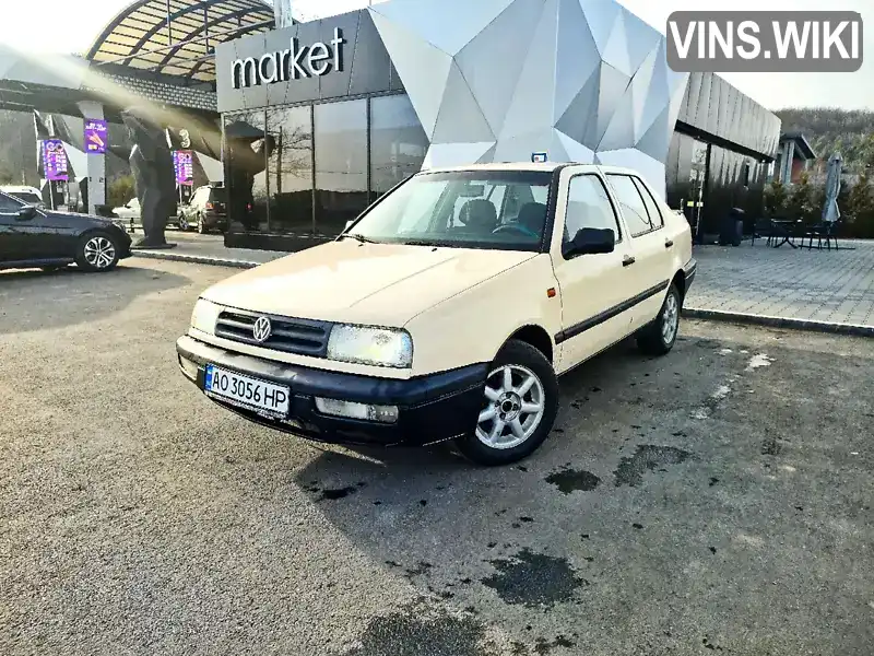 WVWZZZ1HZRW446999 Volkswagen Vento 1994 Седан 1.9 л. Фото 1