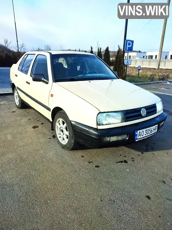 WVWZZZ1HZRW446999 Volkswagen Vento 1994 Седан 1.9 л. Фото 2