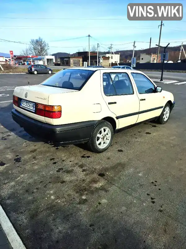 WVWZZZ1HZRW446999 Volkswagen Vento 1994 Седан 1.9 л. Фото 6