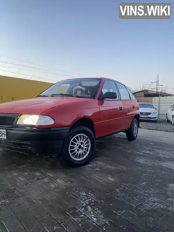 Хэтчбек Opel Astra 1995 1.6 л. Ручная / Механика обл. Хмельницкая, Шепетовка - Фото 1/11