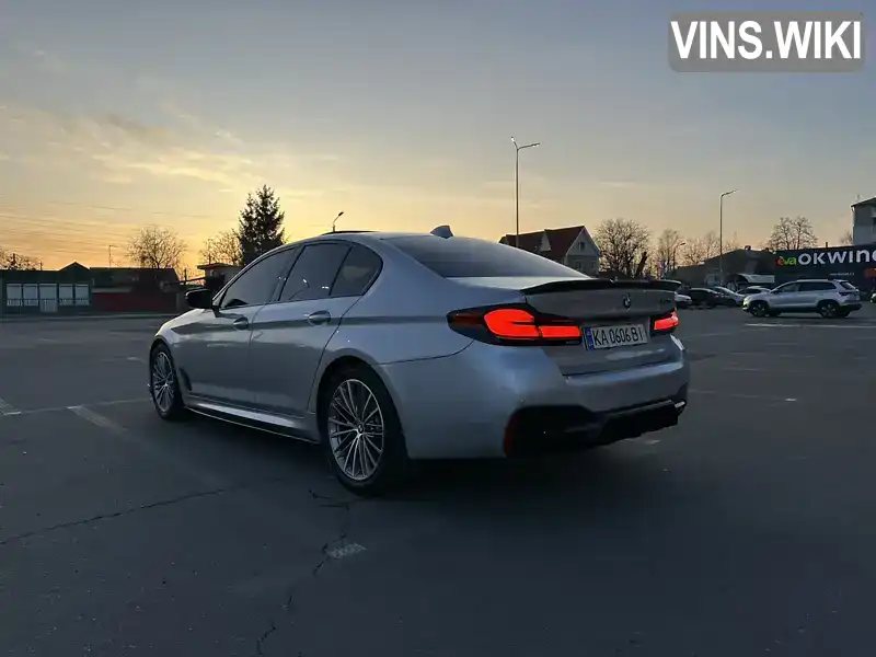 WBAJE5C58KWW11207 BMW 5 Series 2018 Седан 3 л. Фото 3