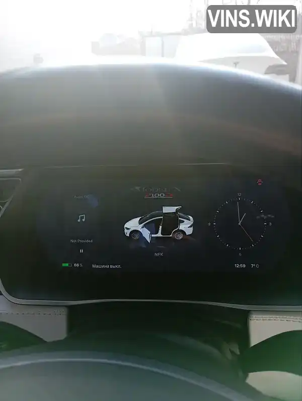 5YJXCBE40HF057633 Tesla Model X 2017 Позашляховик / Кросовер  Фото 2