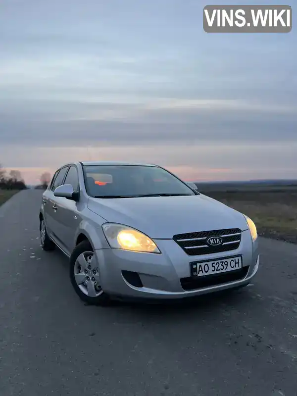 Хэтчбек Kia Ceed 2009 1.58 л. Ручная / Механика обл. Закарпатская, Мукачево - Фото 1/19