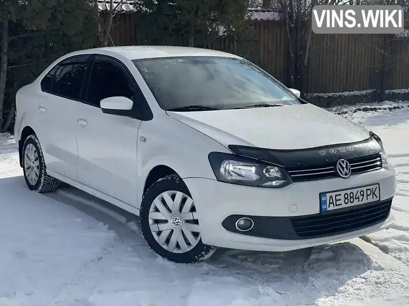 Седан Volkswagen Polo 2013 1.6 л. Ручна / Механіка обл. Дніпропетровська, Дніпро (Дніпропетровськ) - Фото 1/21