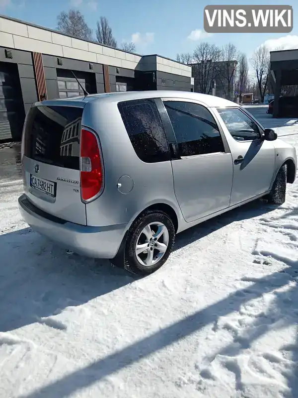 TMBNJ25JXE5013574 Skoda Roomster 2013 Микровэн 1.6 л. Фото 4