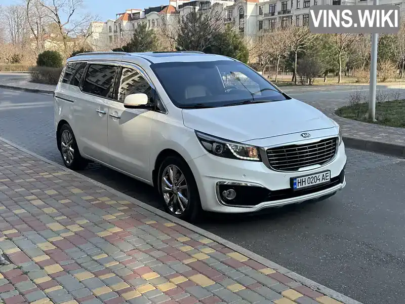 KNAMC81ABJS415687 Kia Carnival 2017 Минивэн 2.2 л. Фото 2