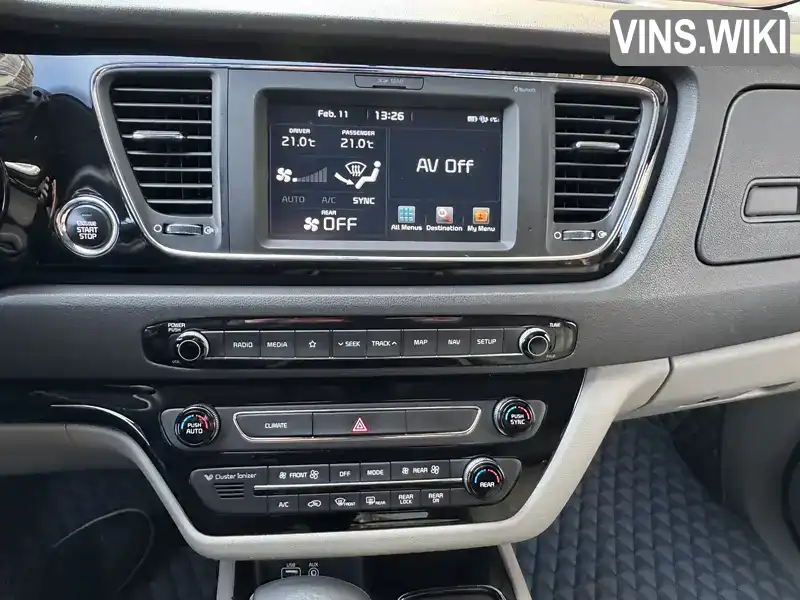 KNAMC81ABJS415687 Kia Carnival 2017 Минивэн 2.2 л. Фото 4