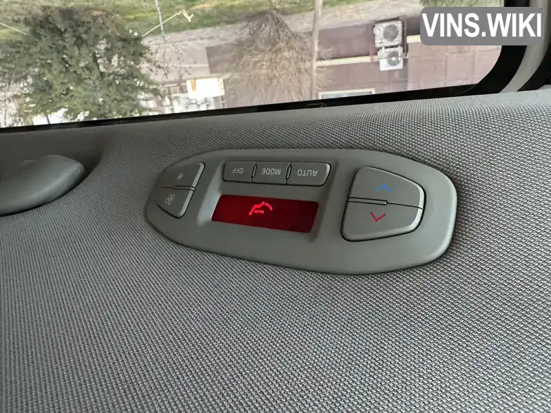 KNAMC81ABJS415687 Kia Carnival 2017 Минивэн 2.2 л. Фото 6