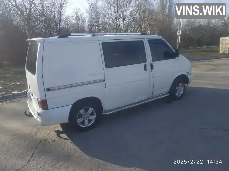 WV1ZZZ70Z1H072024 Volkswagen Transporter 2000 Мінівен 1.9 л. Фото 8