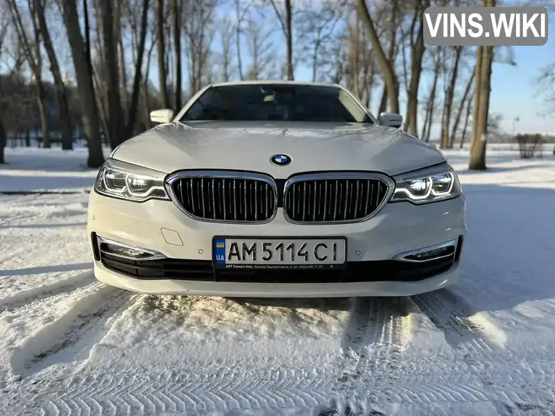 WBAJB51080WC72951 BMW 5 Series 2018 Седан 3 л. Фото 3