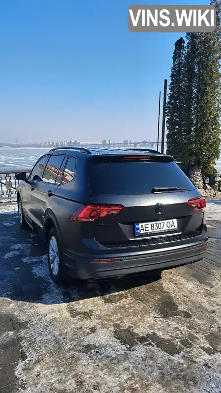 3VV0B7AX0KM063907 Volkswagen Tiguan 2018 Позашляховик / Кросовер 1.98 л. Фото 2