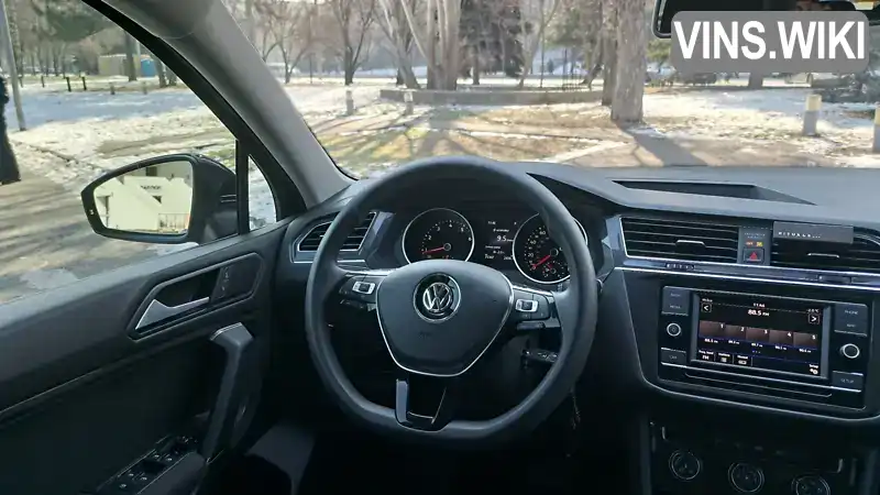 3VV0B7AX0KM063907 Volkswagen Tiguan 2018 Позашляховик / Кросовер 1.98 л. Фото 8